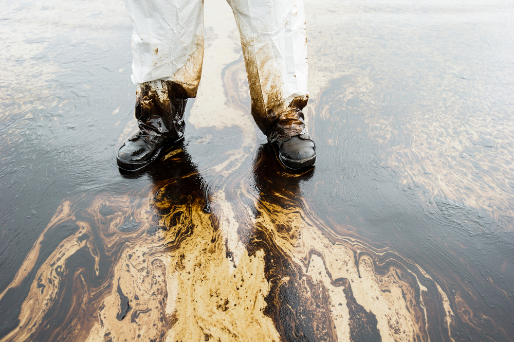 How to Properly Clean Up Oil Spills in Tacoma